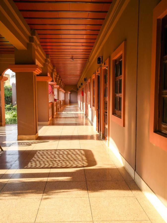 Mvt Guesthouse & Restaurant Vrindavan Exterior photo